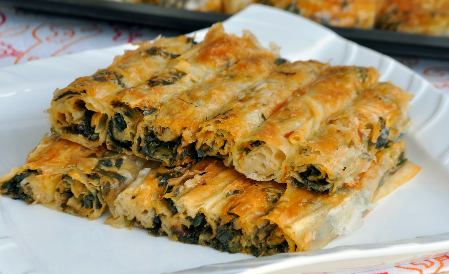 El Açması Ispanaklı Börek Tarifi